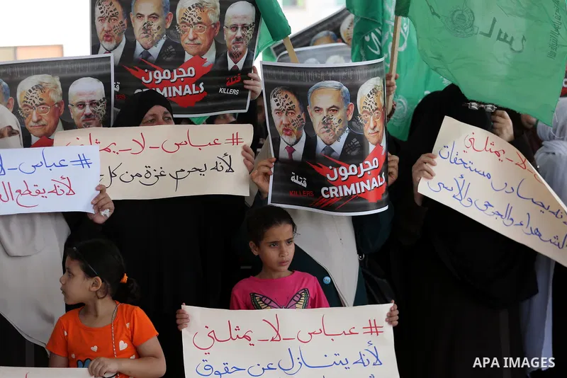 Palestinian women hold placards during a protest against Israeli blockade at Legislative council in Gaza city on July 9, 2017. Photo by Mohammed Asad