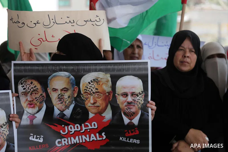 Palestinian women hold placards during a protest against Israeli blockade at Legislative council in Gaza city on July 9, 2017. Photo by Mohammed Asad