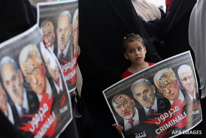 Palestinian women hold placards during a protest against Israeli blockade at Legislative council in Gaza city on July 9, 2017. Photo by Mohammed Asad