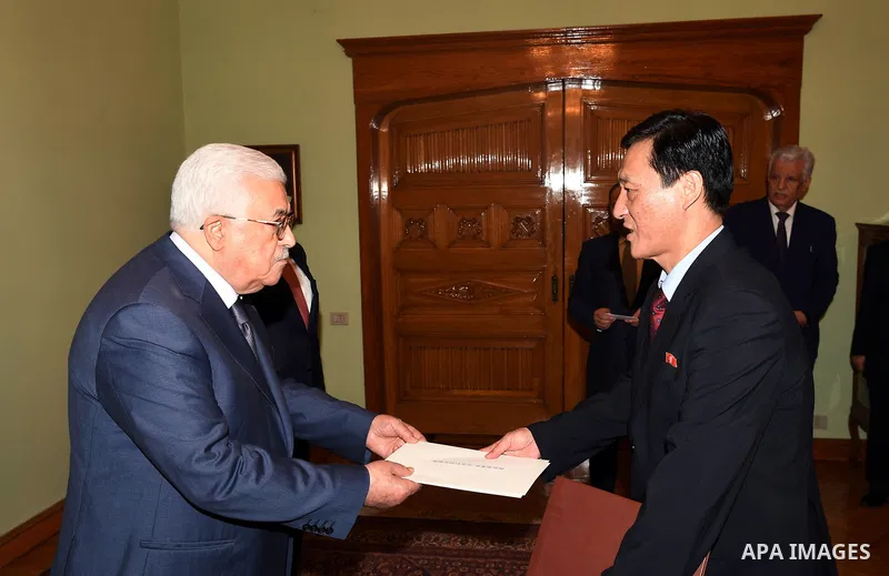 Palestinian President Mahmoud Abbas accepts the papers of the Ambassador of Korea to the State of Palestine in Cairo, Egypt, on July 8, 2017. Photo by Thaer Ganaim