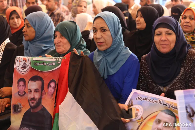 Palestinians take part in a protest to show solidarity with Palestinian prisoners held in Israeli jails, in front of Red cross office in Gaza city on July 10, 2017. Photo by Mohammed Asad