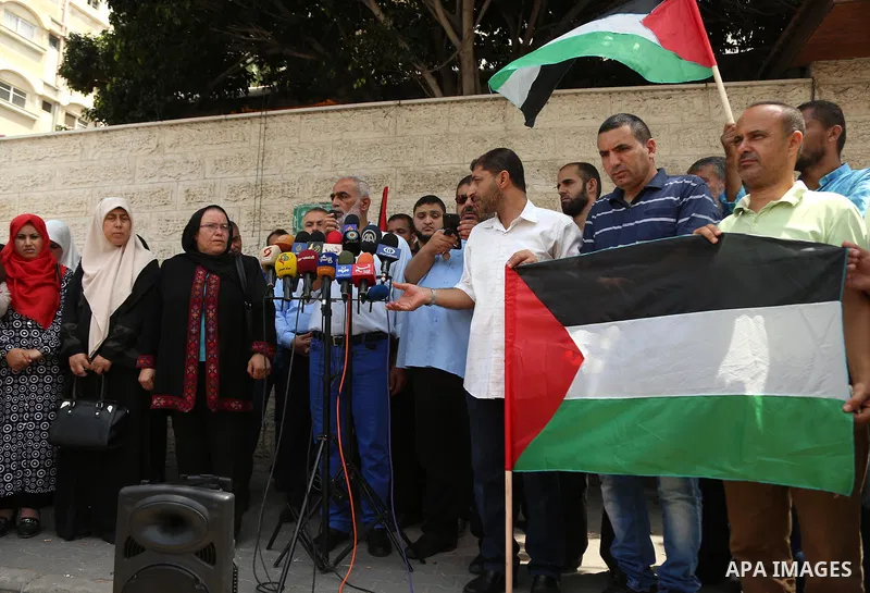 Palestinians take part in a protest against israeli attacks on Palestinian female prisoners in Israeli jails, in front of Red cross office in Gaza city on July 11, 2017. Photo by Ashraf Amra