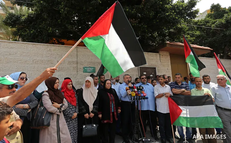 Palestinians take part in a protest against israeli attacks on Palestinian female prisoners in Israeli jails, in front of Red cross office in Gaza city on July 11, 2017. Photo by Ashraf Amra
