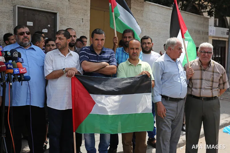 Palestinians take part in a protest against israeli attacks on Palestinian female prisoners in Israeli jails, in front of Red cross office in Gaza city on July 11, 2017. Photo by Ashraf Amra