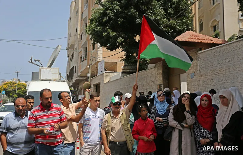 Palestinians take part in a protest against israeli attacks on Palestinian female prisoners in Israeli jails, in front of Red cross office in Gaza city on July 11, 2017. Photo by Ashraf Amra