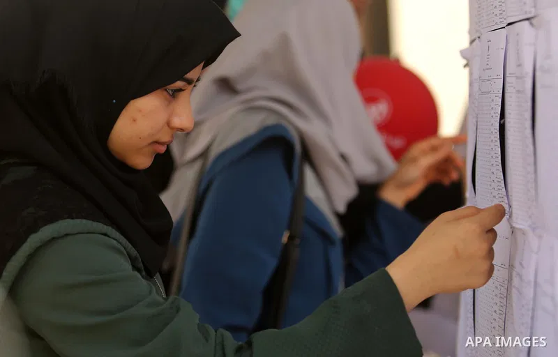 Palestinian high school students look for their results of final high school exams, known as "Tawjihi", in Gaza city on July 12, 2017. Photo by Ashraf Amra