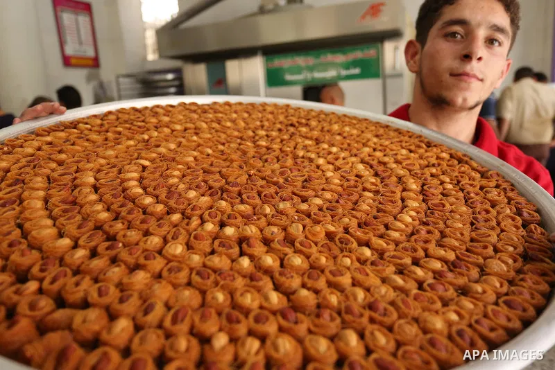 Palestinian vendors sell sweets after the results of high school exams, known as ''Tawjihi'', in Gaza city on July 12, 2017. Photo by Ashraf Amra