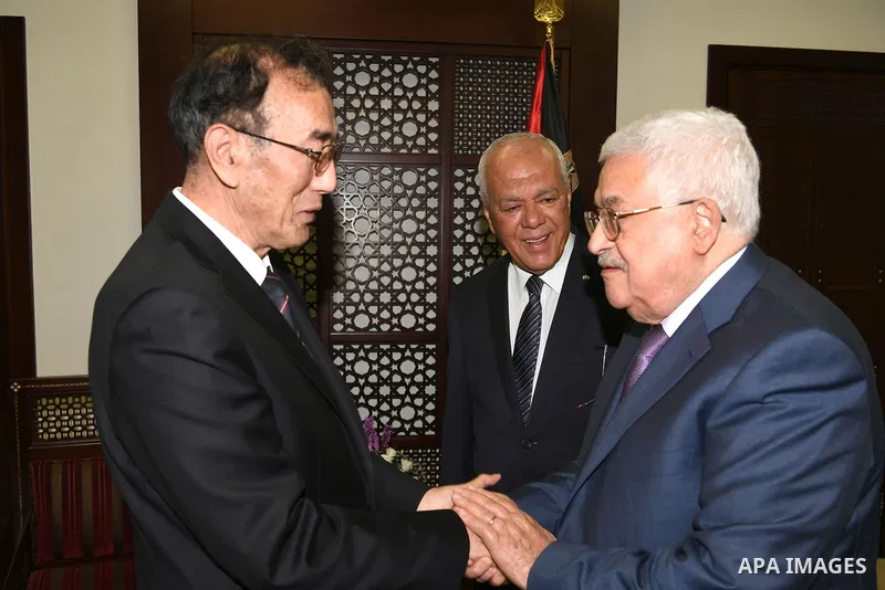 Palestinian President Mahmoud Abbas meets with Vice chairman of the Standing Committee of the National People's Congress (NPC) Kiang Bunkog, in the West bank city of Ramallah, on July 12, 2017. Photo by Osama Falah