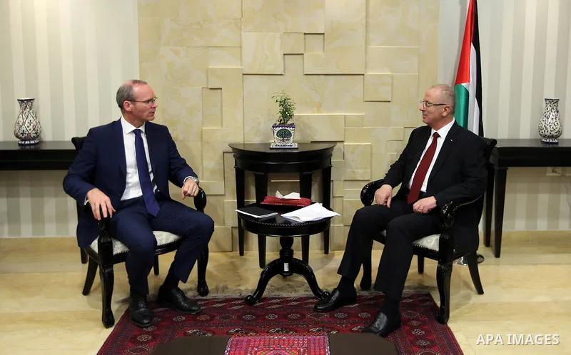 Palestinian Prime Minister Rami Hamdallah meets with Ireland's Minister of Foreign Affairs, Simon Coveney, at his office in the West Bank city of Ramallah on July 13, 2017. Photo by Prime Minister Office