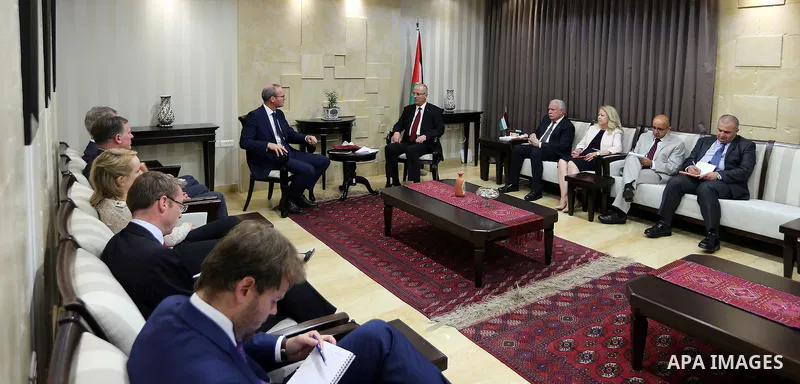 Palestinian Prime Minister Rami Hamdallah meets with Ireland's Minister of Foreign Affairs, Simon Coveney, at his office in the West Bank city of Ramallah on July 13, 2017. Photo by Prime Minister Office
