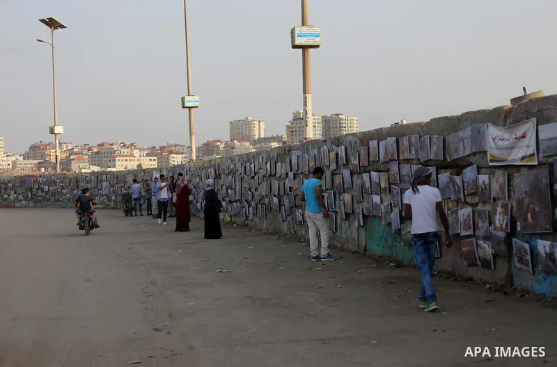 Palestinians take part in a photo exhibition called " A Thousand Pictures From Besieged City" at Gaza seaport in Gaza City on July 13, 2017. Photo by Mohammed Asad