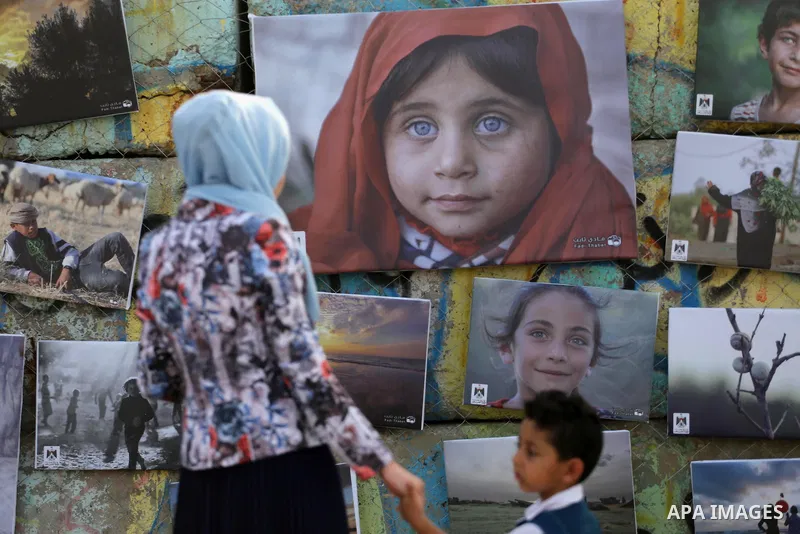 Palestinians take part in a photo exhibition called " A Thousand Pictures From Besieged City" at Gaza seaport in Gaza City on July 13, 2017. Photo by Mohammed Asad
