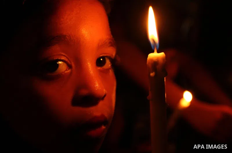 Palestinian boys hold candles during a protest against the blockade on Gaza, in Khan Younis in the southern Gaza Strip July 14, 2017. Photo by Ashraf Amra