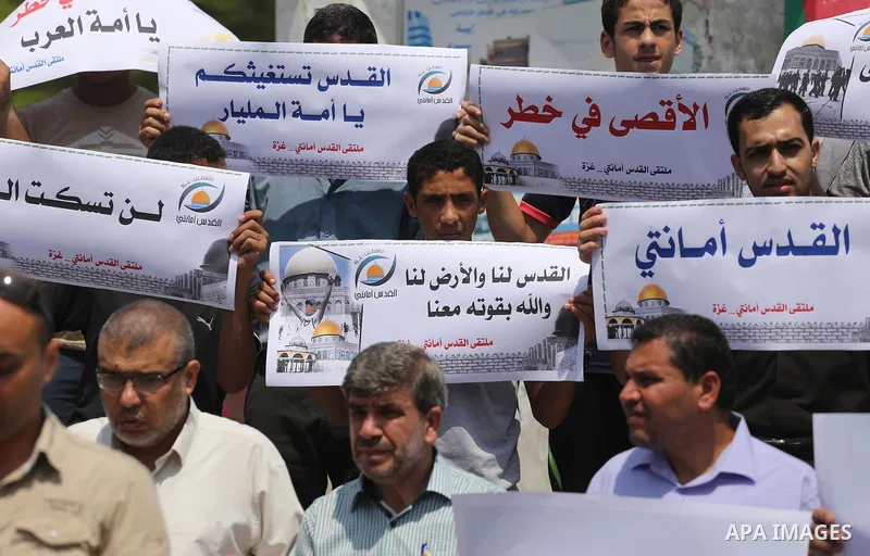 Palestinians take part in a protest against the recent closure of the Al-Aqsa Mosque compound by Israel, in Gaza City on July 17, 2017. Photo by Mohammed Asad