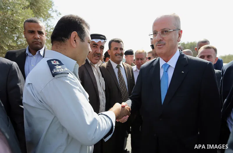 Palestinian Prime Minister, Rami Hamdallah, opens the street of Palestinian President Mahmoud Abbas, in the West Bank city of jenin, on July 17, 2017. Photo by Prime Minister Office