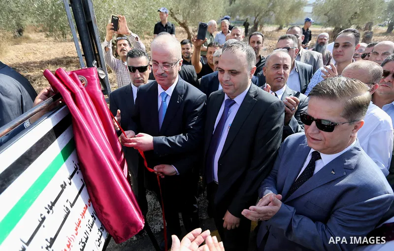 Palestinian Prime Minister, Rami Hamdallah, opens the street of Palestinian President Mahmoud Abbas, in the West Bank city of jenin, on July 17, 2017. Photo by Prime Minister Office