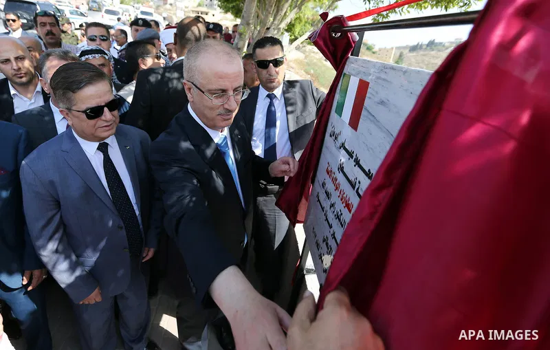 Palestinian Prime Minister, Rami Hamdallah, opens the street of Palestinian President Mahmoud Abbas, in the West Bank city of jenin, on July 17, 2017. Photo by Prime Minister Office