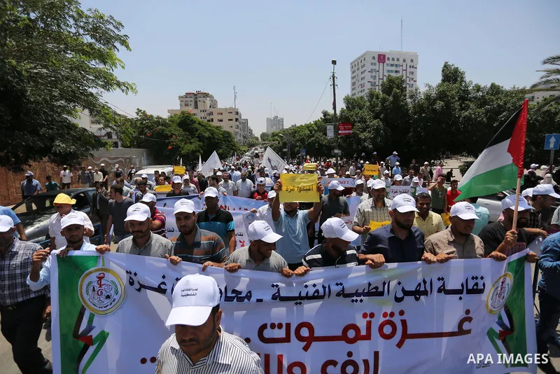 Palestinians take part in a protest against the recent closure of the Al-Aqsa Mosque compound by Israel and Israeli blockade on Gaza strip, in Gaza City on July 18, 2017. Photo by Ashraf Amra