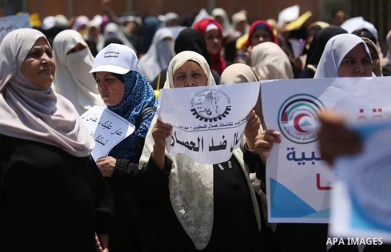 Palestinians take part in a protest against the recent closure of the Al-Aqsa Mosque compound by Israel and Israeli blockade on Gaza strip, in Gaza City on July 18, 2017. Photo by Ashraf Amra