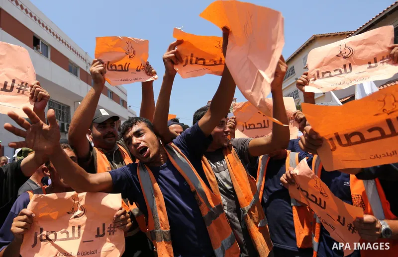 Palestinians take part in a protest against the recent closure of the Al-Aqsa Mosque compound by Israel and Israeli blockade on Gaza strip, in Gaza City on July 18, 2017. Photo by Ashraf Amra