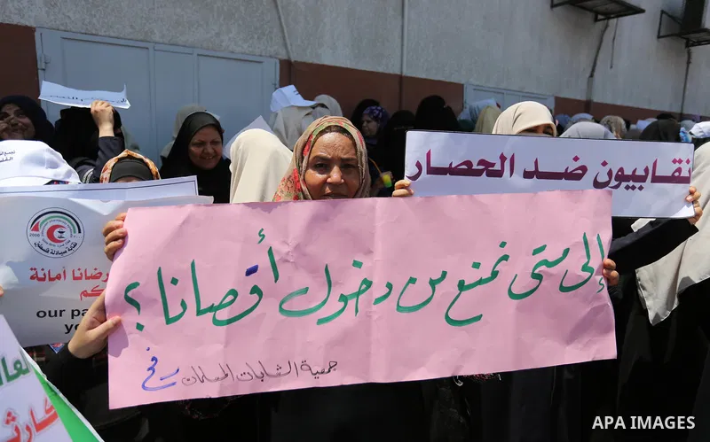 Palestinians take part in a protest against the recent closure of the Al-Aqsa Mosque compound by Israel and Israeli blockade on Gaza strip, in Gaza City on July 18, 2017. Photo by Ashraf Amra