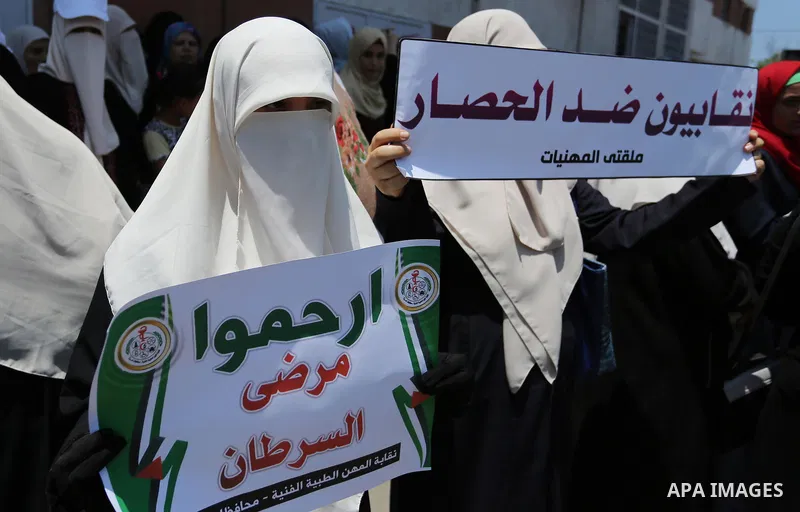 Palestinians take part in a protest against the recent closure of the Al-Aqsa Mosque compound by Israel and Israeli blockade on Gaza strip, in Gaza City on July 18, 2017. Photo by Ashraf Amra