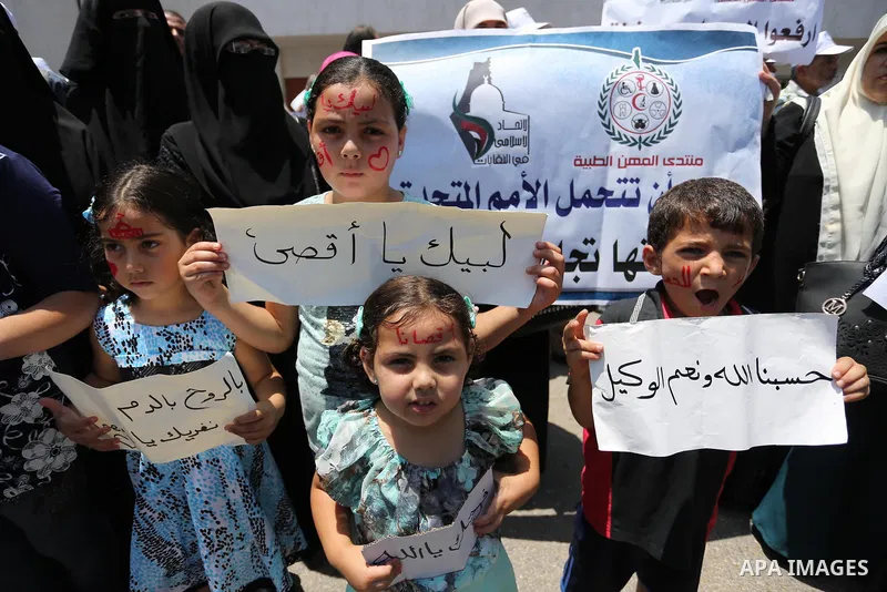 Palestinians take part in a protest against the recent closure of the Al-Aqsa Mosque compound by Israel and Israeli blockade on Gaza strip, in Gaza City on July 18, 2017. Photo by Ashraf Amra