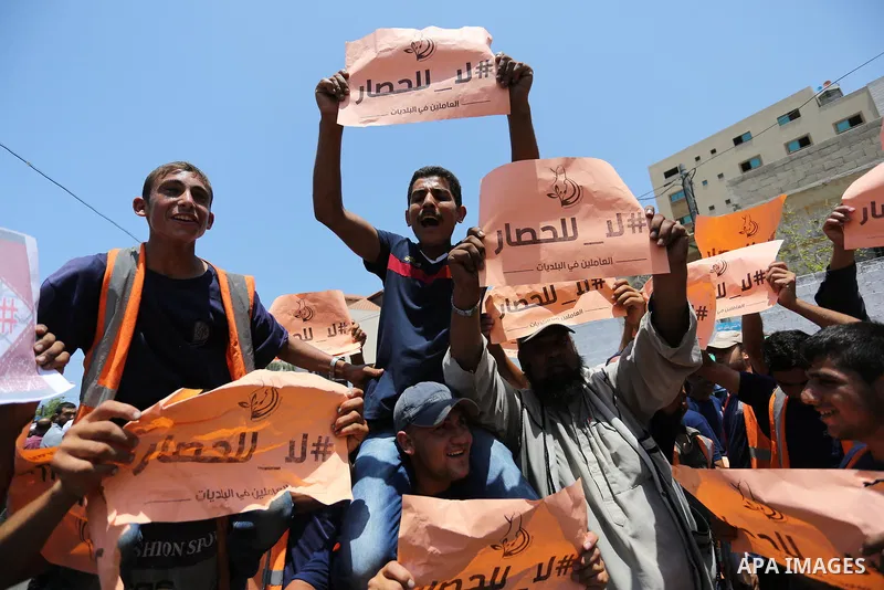 Palestinians take part in a protest against the recent closure of the Al-Aqsa Mosque compound by Israel and Israeli blockade on Gaza strip, in Gaza City on July 18, 2017. Photo by Ashraf Amra