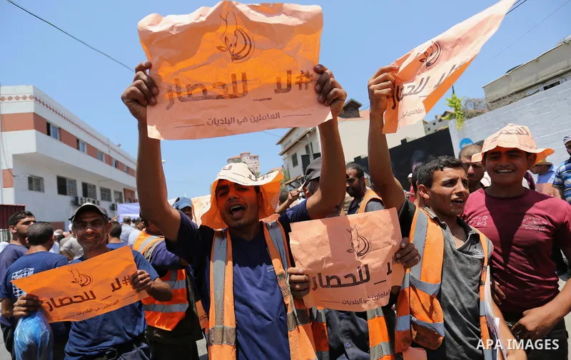 Palestinians take part in a protest against the recent closure of the Al-Aqsa Mosque compound by Israel and Israeli blockade on Gaza strip, in Gaza City on July 18, 2017. Photo by Ashraf Amra