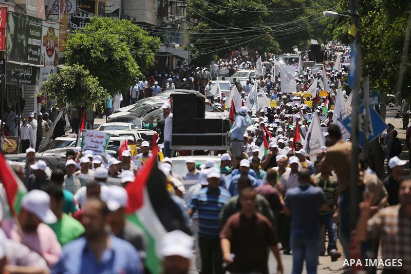 Palestinians take part in a protest against the recent closure of the Al-Aqsa Mosque compound by Israel and Israeli blockade on Gaza strip, in Gaza City on July 18, 2017. Photo by Ashraf Amra