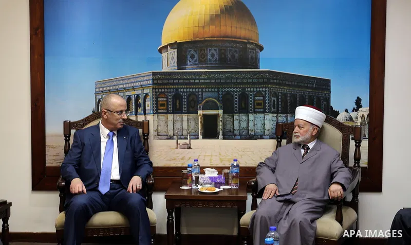 Palestinian Prime Minister, Rami Hamdallah, chairs a meeting of the High Committee for Jerusalem, in the West Bank city of Ramallah, on July 18, 2017. Photo by Prime Minister Office
