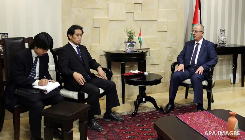 Palestinian Prime minister Rami Hamadallah meets with Member of the Japanese House of Representatives Isawa Ishiroa, in the West Bank city of Ramallah,on July 20, 2017. Photo by Prime Minister Office