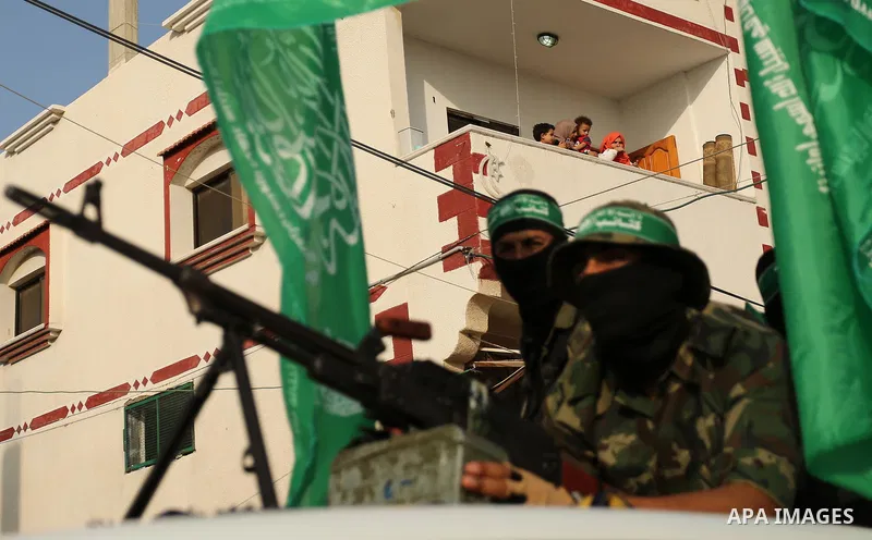 Palestinian Hamas militants take part in a military show against Israel's newly-installed security measures at the entrance to the al-Aqsa mosque compound, in Khan Younis, in the southern Gaza Strip July 20, 2017. Photo...