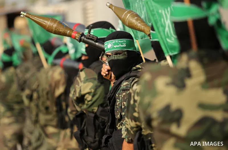 Palestinian Hamas militants take part in a military show against Israel's newly-installed security measures at the entrance to the al-Aqsa mosque compound, in Khan Younis, in the southern Gaza Strip July 20, 2017. Photo...