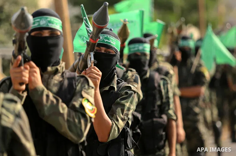 Palestinian Hamas militants take part in a military show against Israel's newly-installed security measures at the entrance to the al-Aqsa mosque compound, in Khan Younis, in the southern Gaza Strip July 20, 2017. Photo...