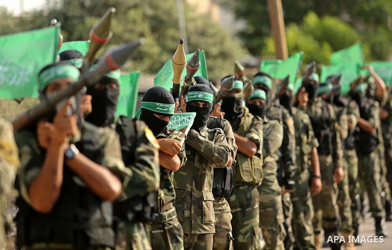 Palestinian Hamas militants take part in a military show against Israel's newly-installed security measures at the entrance to the al-Aqsa mosque compound, in Khan Younis, in the southern Gaza Strip July 20, 2017. Photo...