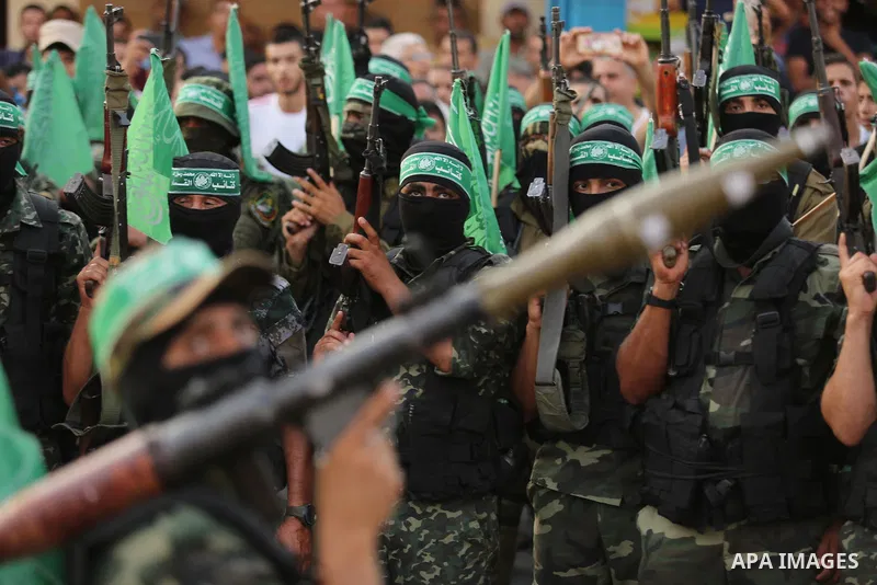 Palestinian Hamas militants take part in a military show against Israel's newly-installed security measures at the entrance to the al-Aqsa mosque compound, in Khan Younis, in the southern Gaza Strip July 20, 2017. Photo...