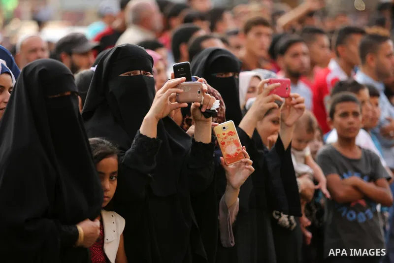 Palestinian Hamas militants take part in a military show against Israel's newly-installed security measures at the entrance to the al-Aqsa mosque compound, in Khan Younis, in the southern Gaza Strip July 20, 2017. Photo...