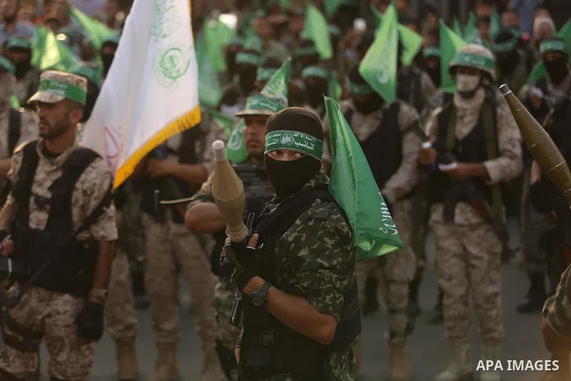 Palestinian Hamas militants take part in a military show against Israel's newly-installed security measures at the entrance to the al-Aqsa mosque compound, in Khan Younis, in the southern Gaza Strip July 20, 2017. Photo...