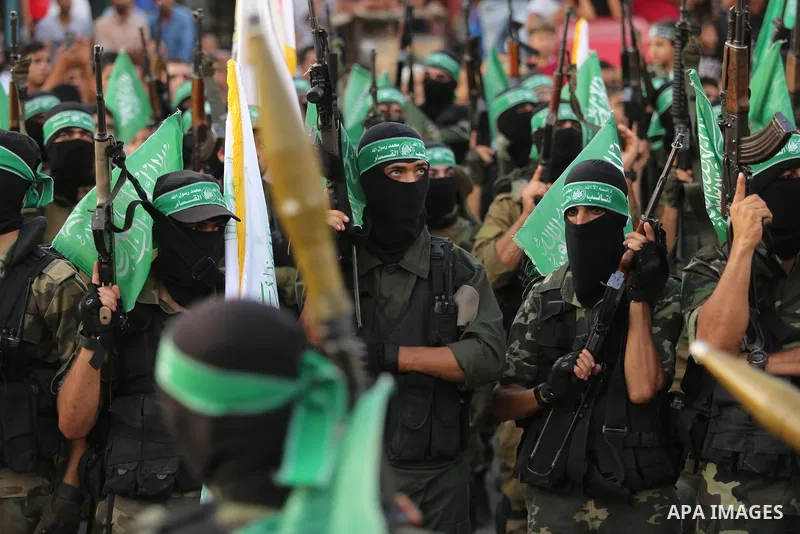 Palestinian Hamas militants take part in a military show against Israel's newly-installed security measures at the entrance to the al-Aqsa mosque compound, in Khan Younis, in the southern Gaza Strip July 20, 2017. Photo...