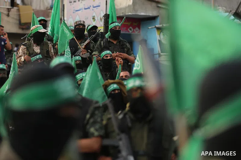 Palestinian Hamas militants take part in a military show against Israel's newly-installed security measures at the entrance to the al-Aqsa mosque compound, in Khan Younis, in the southern Gaza Strip July 20, 2017. Photo...