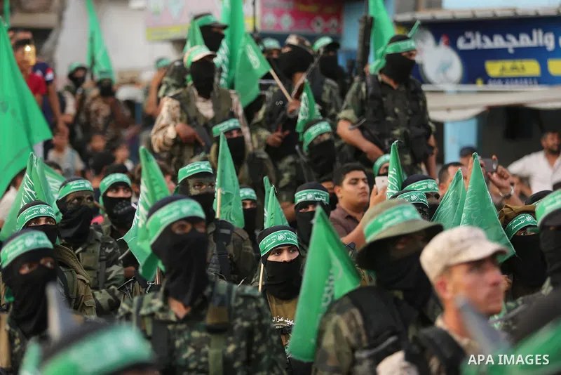 Palestinian Hamas militants take part in a military show against Israel's newly-installed security measures at the entrance to the al-Aqsa mosque compound, in Khan Younis, in the southern Gaza Strip July 20, 2017. Photo...