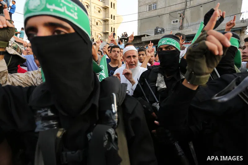 Palestinian Hamas militants take part in a military show against Israel's newly-installed security measures at the entrance to the al-Aqsa mosque compound, in Khan Younis, in the southern Gaza Strip July 20, 2017. Photo...
