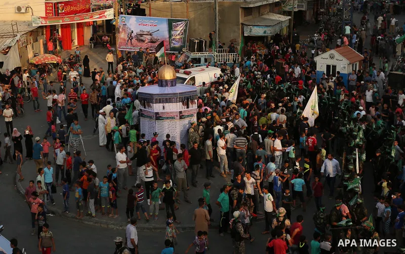 Palestinian Hamas militants take part in a military show against Israel's newly-installed security measures at the entrance to the al-Aqsa mosque compound, in Khan Younis, in the southern Gaza Strip July 20, 2017. Photo...