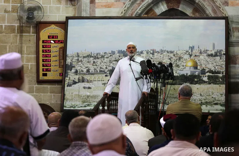 Hamas Chief Ismail Haniyeh gives a speech during Friday prayer at the al-Omari mosque in Gaza city on July 21, 2017. Photo by Mohammed Asad