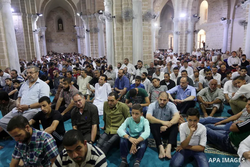 Palestinian Muslims attend Friday prayer at the al-Omari mosque in Gaza city on July 21, 2017. Photo by Mohammed Asad