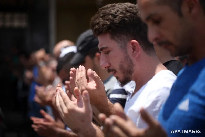 Palestinian Muslim worshippers attend Friday prayer outside Damascus Gate, a main entrance to Jerusalem's Old City on July 21, 2017, after Israeli police barred men under 50 from entering the Old City for Friday Muslim p...