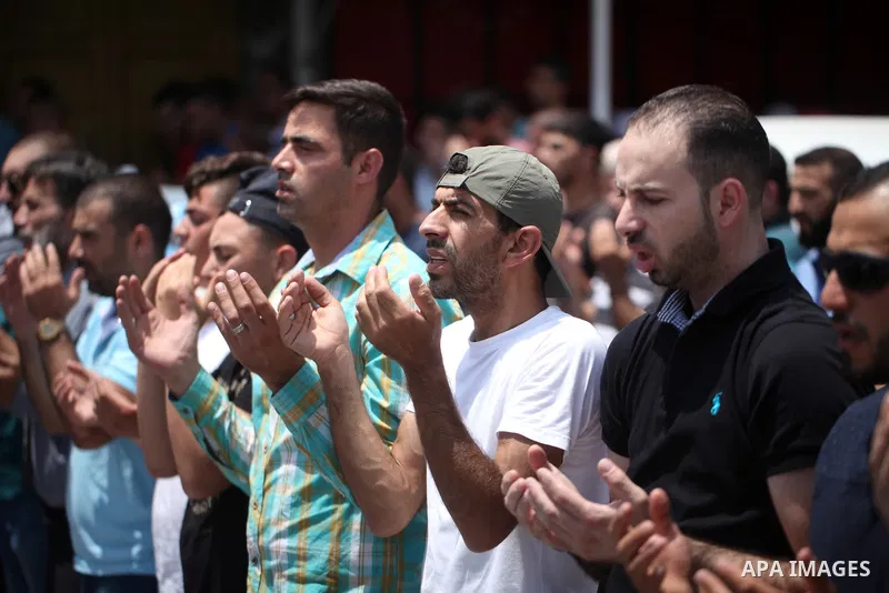 Palestinian Muslim worshippers attend Friday prayer outside Damascus Gate, a main entrance to Jerusalem's Old City on July 21, 2017, after Israeli police barred men under 50 from entering the Old City for Friday Muslim p...