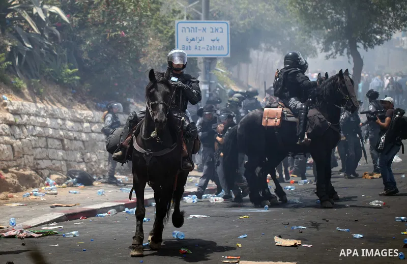 Horse mounted Israeli security forces patrol during clashes with Palestinian protesters following Friday prayer outside Jerusalem's Old City on July 21, 2017, after Israeli police barred men under 50 from entering the Ol...