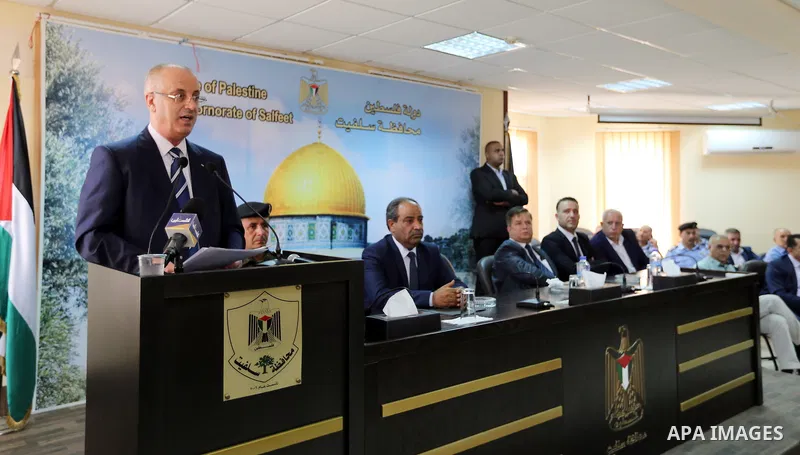 Palestinian Prime Minister Rami Hamdallah speaks during a meeting with security chiefs in the West Bank city of Salfit on July 22, 2017. Photo by Prime Minister Office